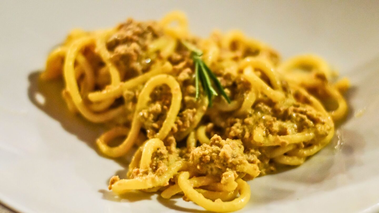 Bigoli in salsa. la ricetta tradizionale veneta